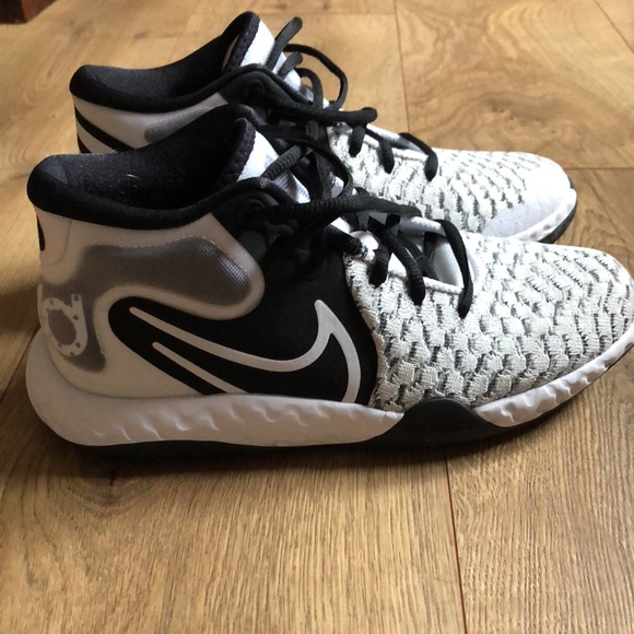 COPY - Nike KD TREY 5 VIII. Youth5 size I am a 7 woman and they fit. - Picture 2 of 4